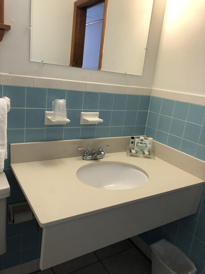 קווינסבורי Wakita Court Motel מראה חיצוני תמונה