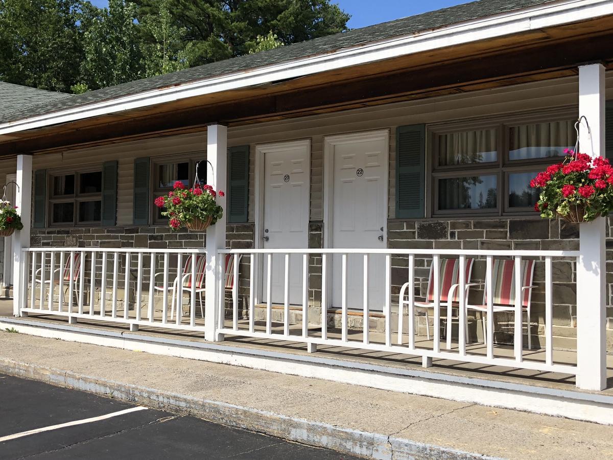 קווינסבורי Wakita Court Motel מראה חיצוני תמונה